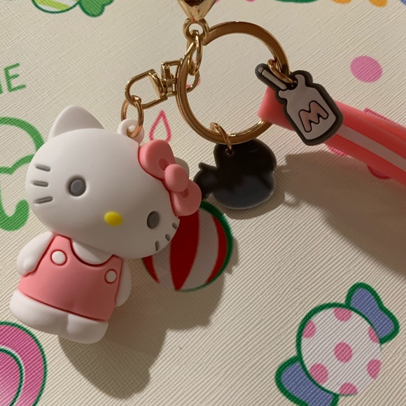 Hello Kitty Pink Keychain - Picture 4 of 16